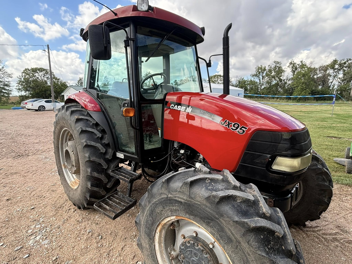 Professional tractor detailing - Case IH JX95 in field